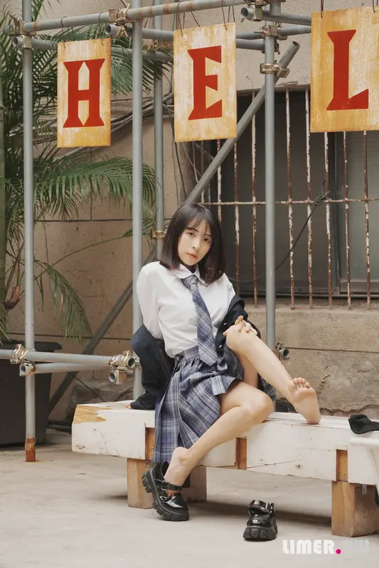 [Limerence] NO.048 子子 JK小腿袜到裸足的偷窥视角 - Limerence